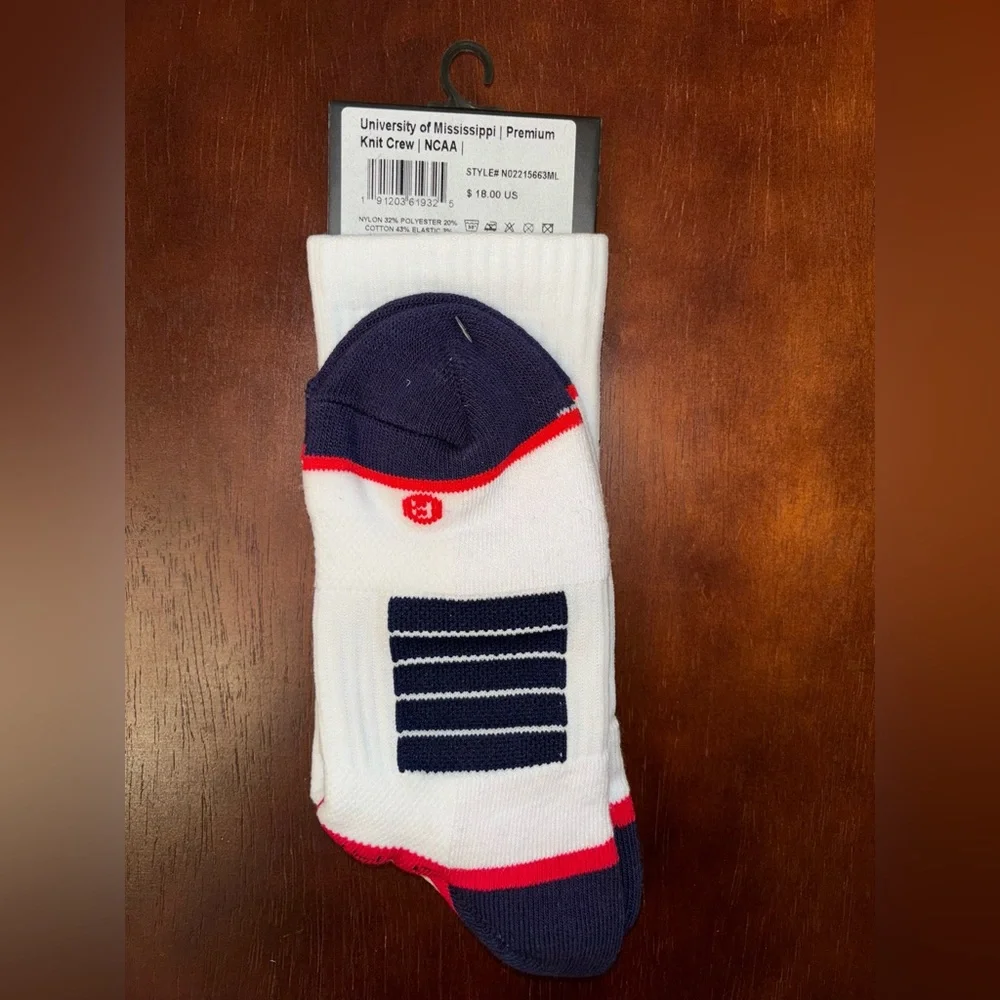 UNIVERSITY OF MISSISSIPPI STRIDELINE CREW SOCKS NWT MEN’S SHOE SIZE 8-12